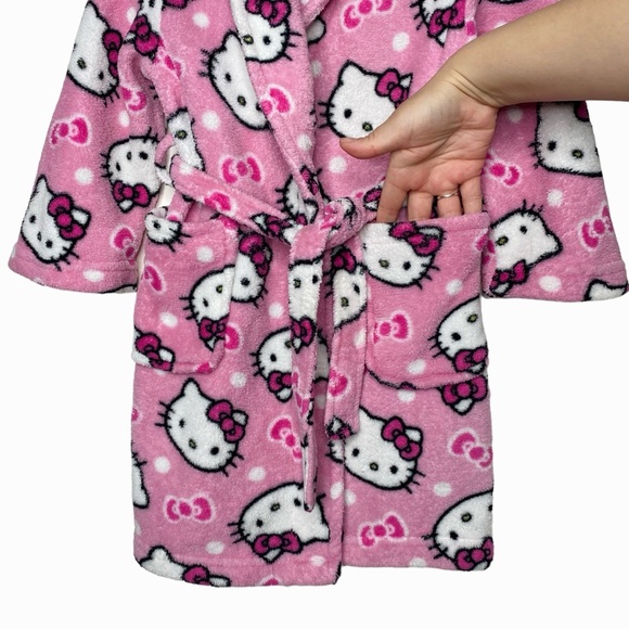 Hello Kitty Pink Robe - Picture 4 of 8